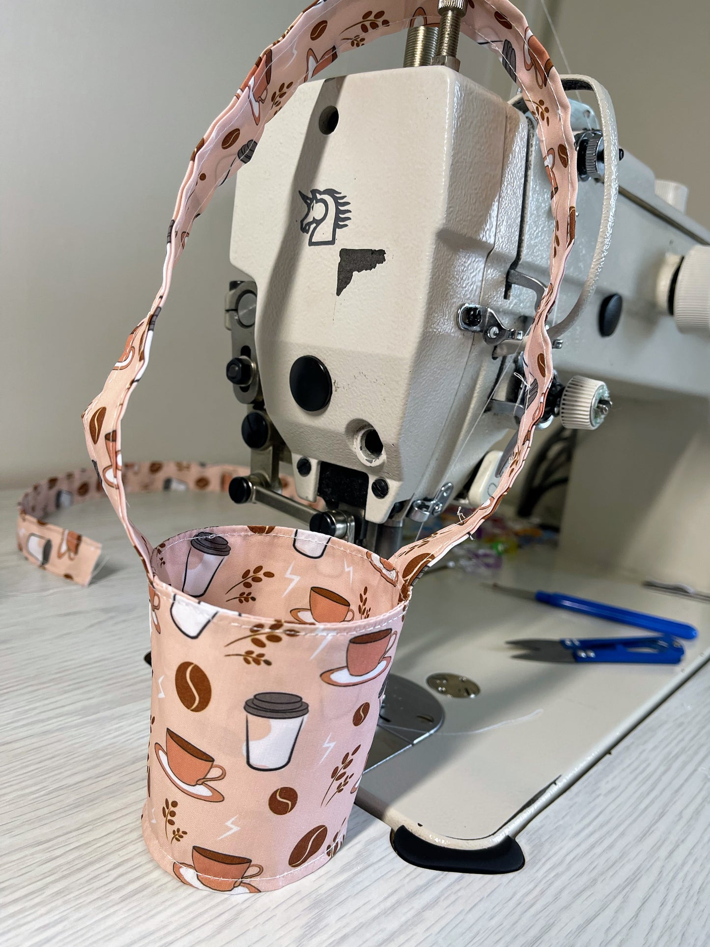 ☕ Tumbler Carrier – Coffee Pattern Edition (Buy 3 get $9 each)