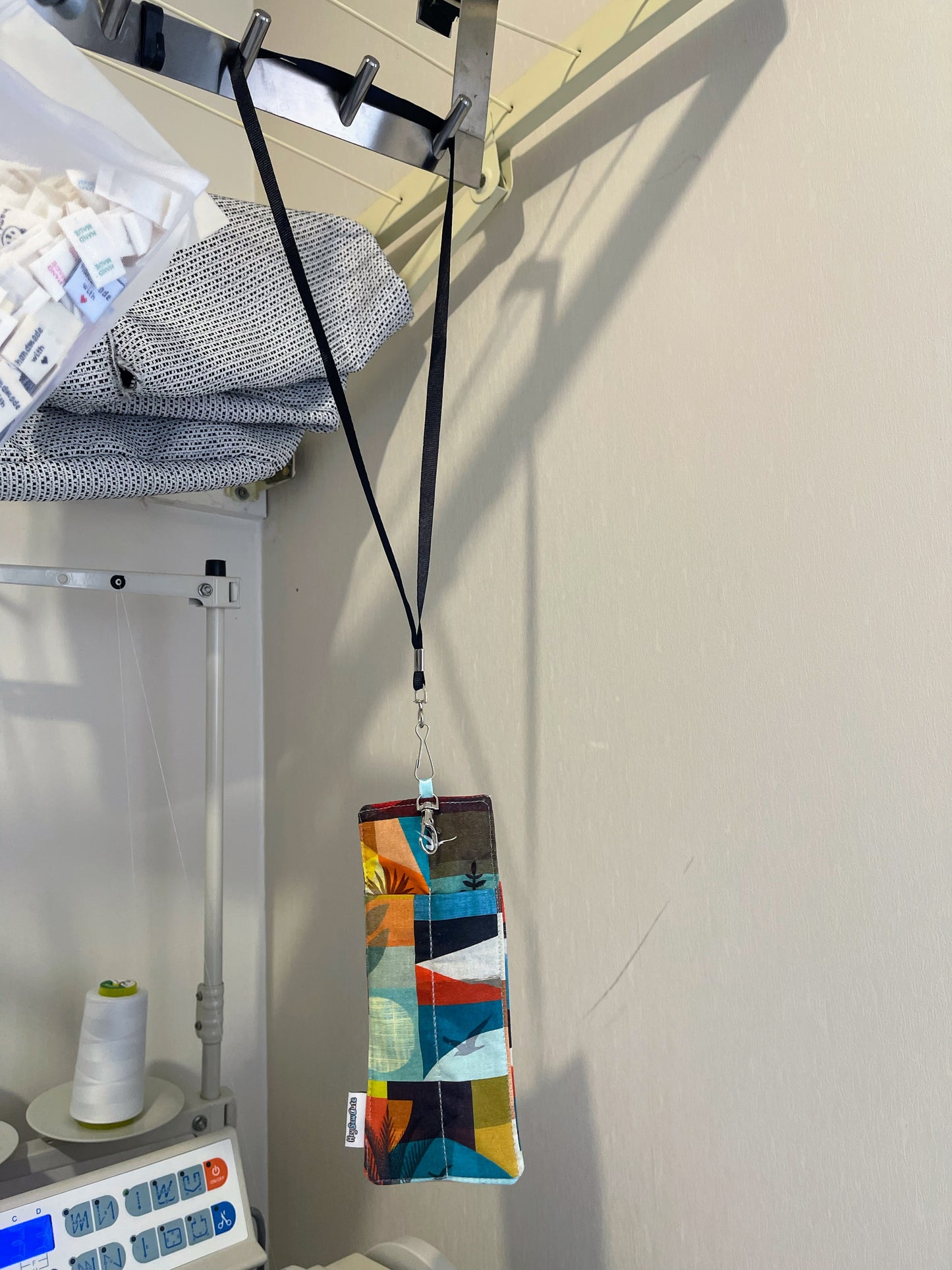 HeySewCute 🐝 Busy Bee Clip Pouch with Lanyard (Kiwiana 100% cotton, handmade in NZ)