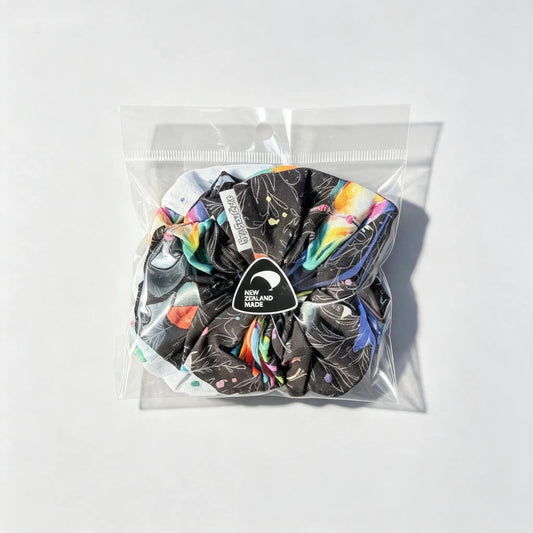 Handmade Kiwiana Scrunchie Duo – Black & White front view