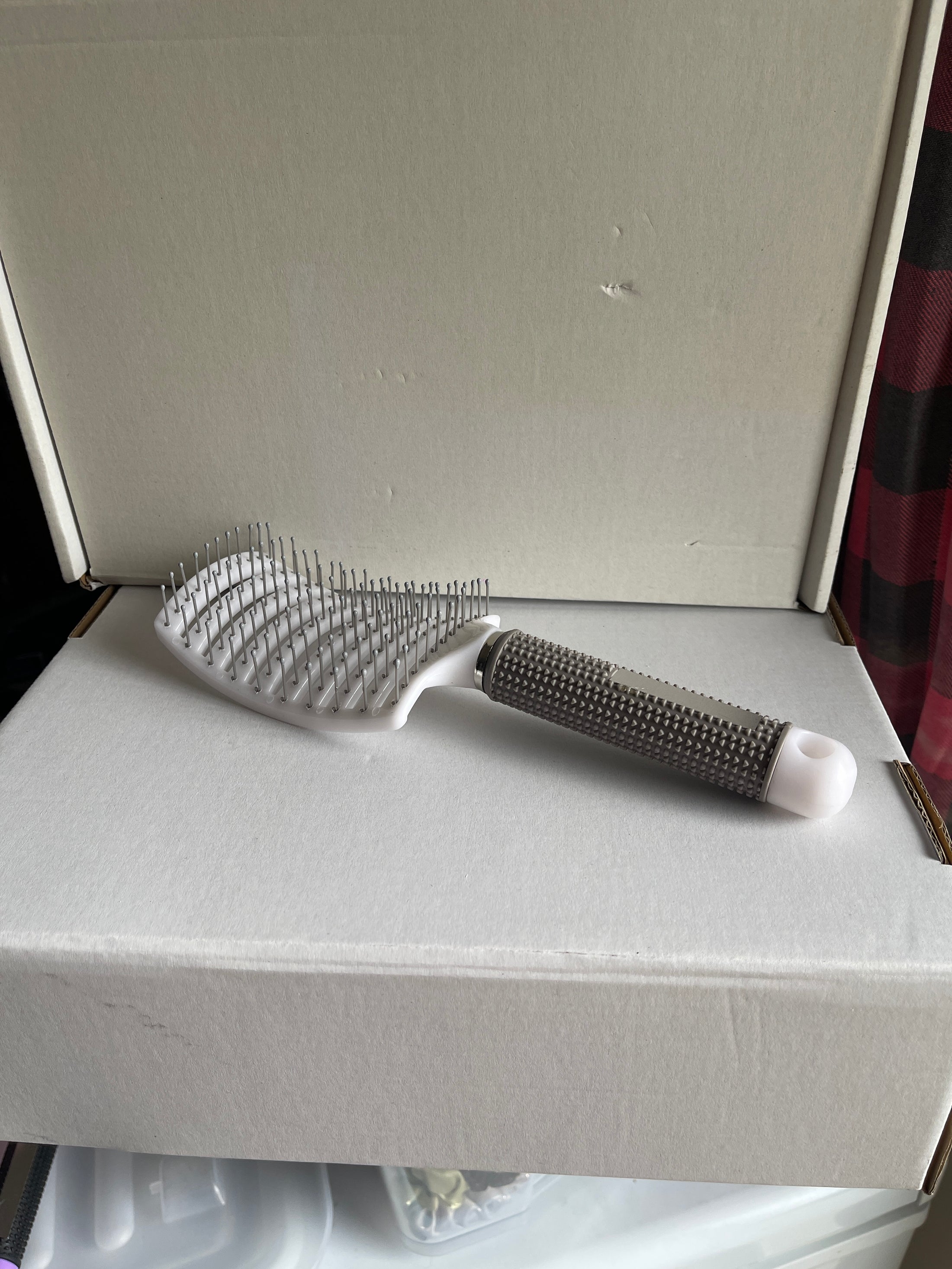 Detangling Scalp Massage Brush – Gentle & Refreshing (4 Colors)