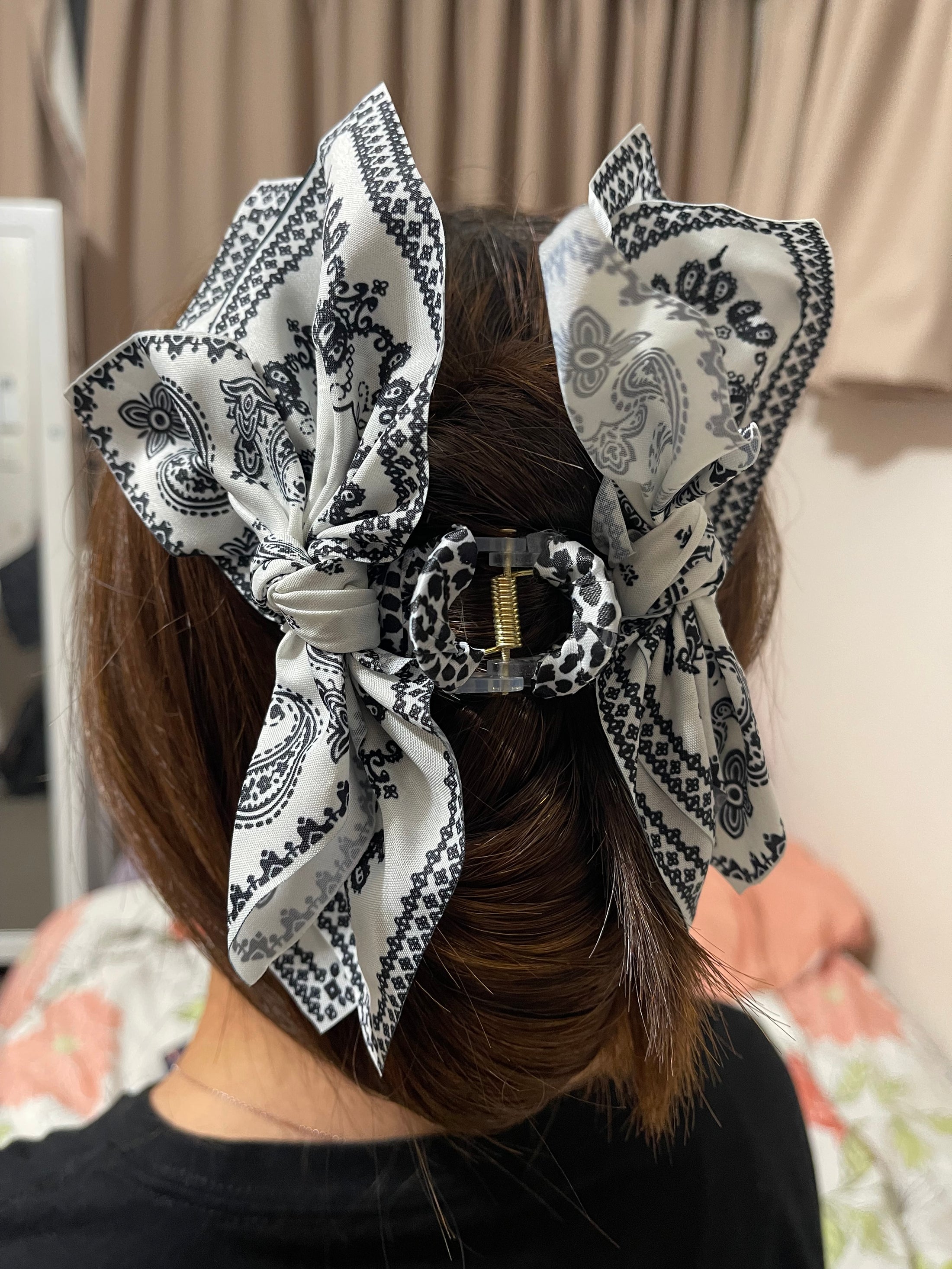 🎀 StayBloom Hair Clip – Handpicked for Comfort & Hold