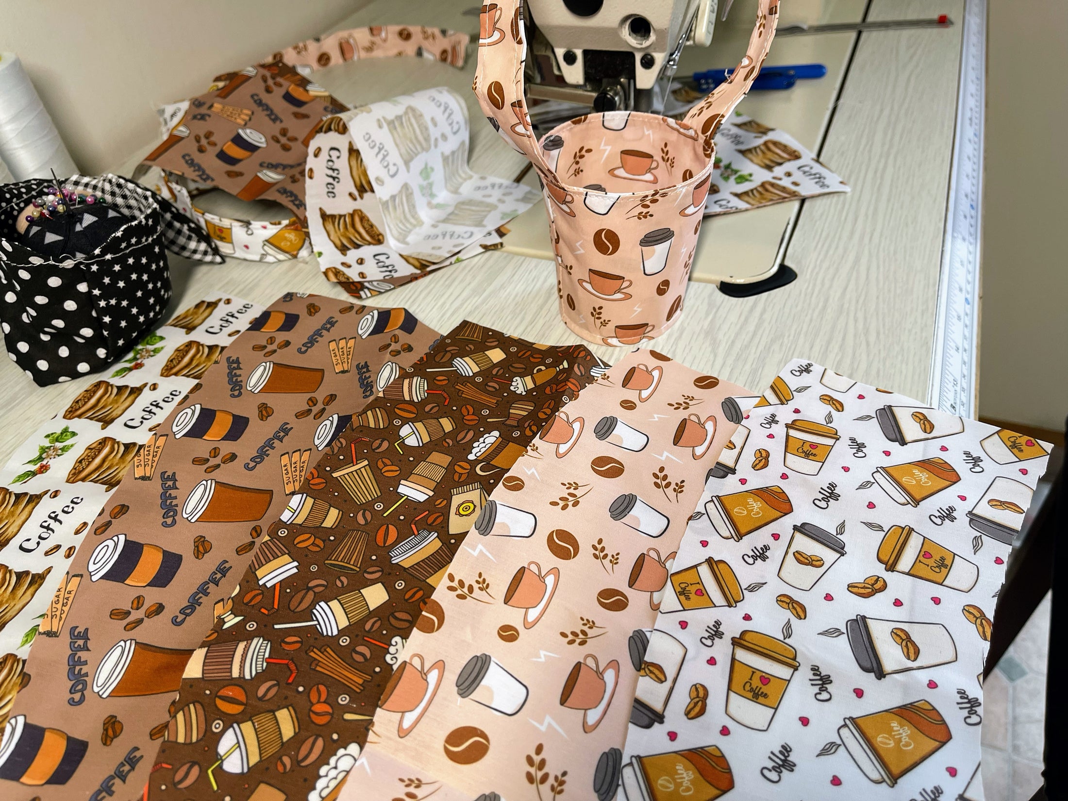 ☕ Tumbler Carrier – Coffee Pattern Edition