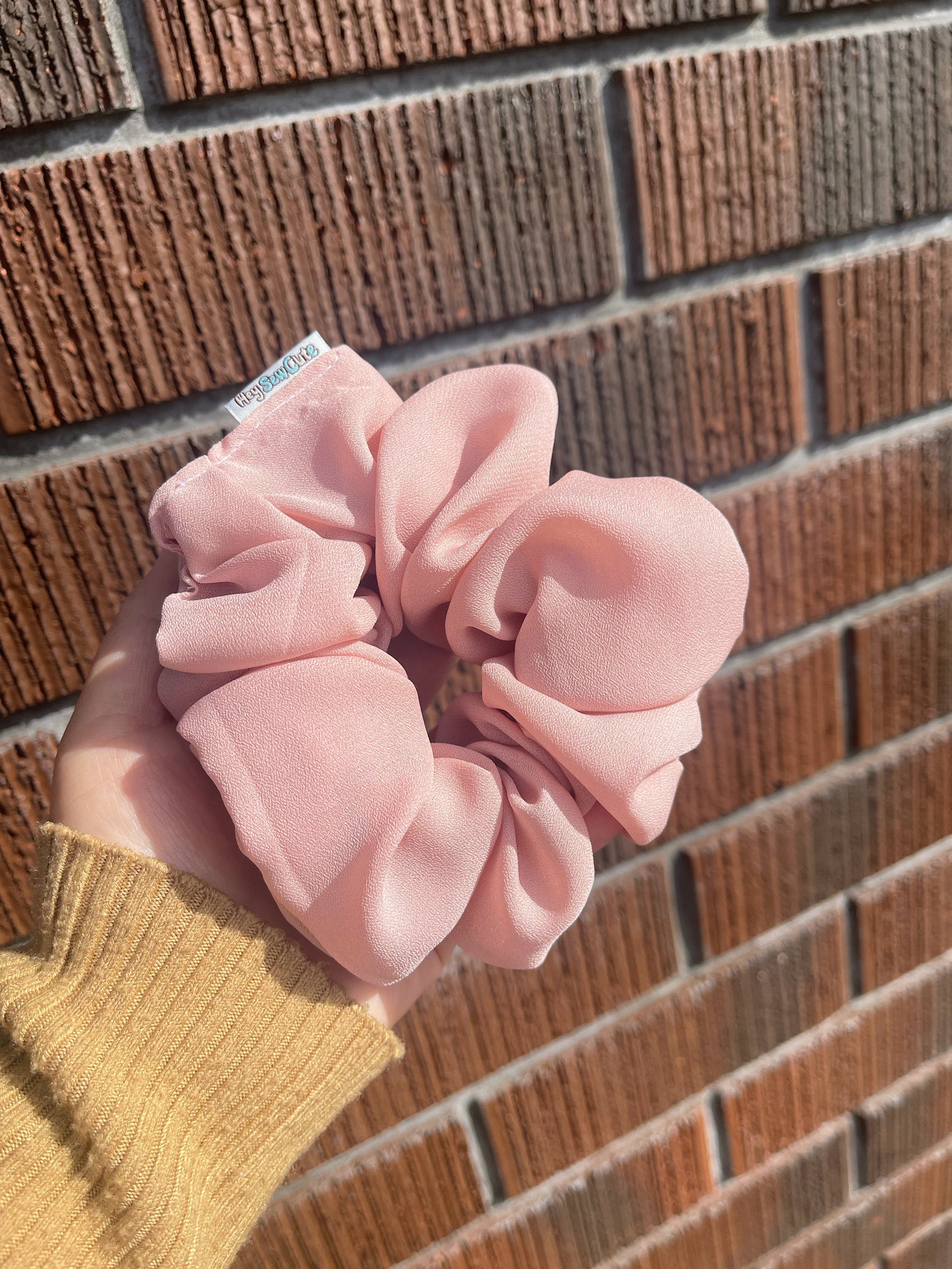 🎀 Rosy Pink Scrunchie