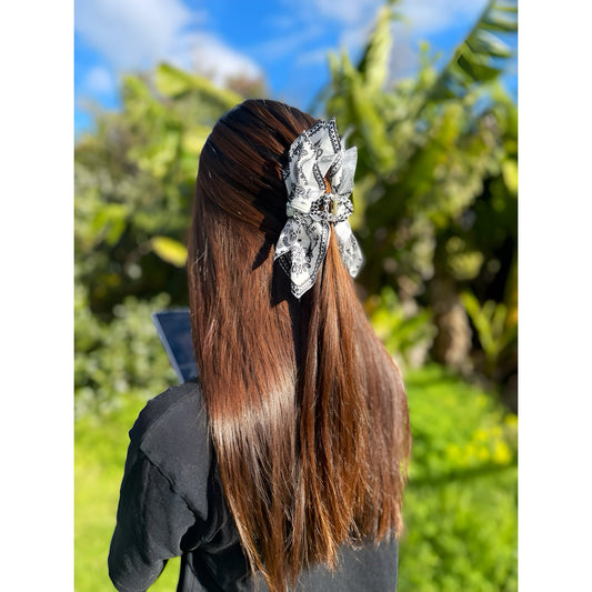 🎀 StayBloom Hair Clip – Handpicked for Comfort & Hold