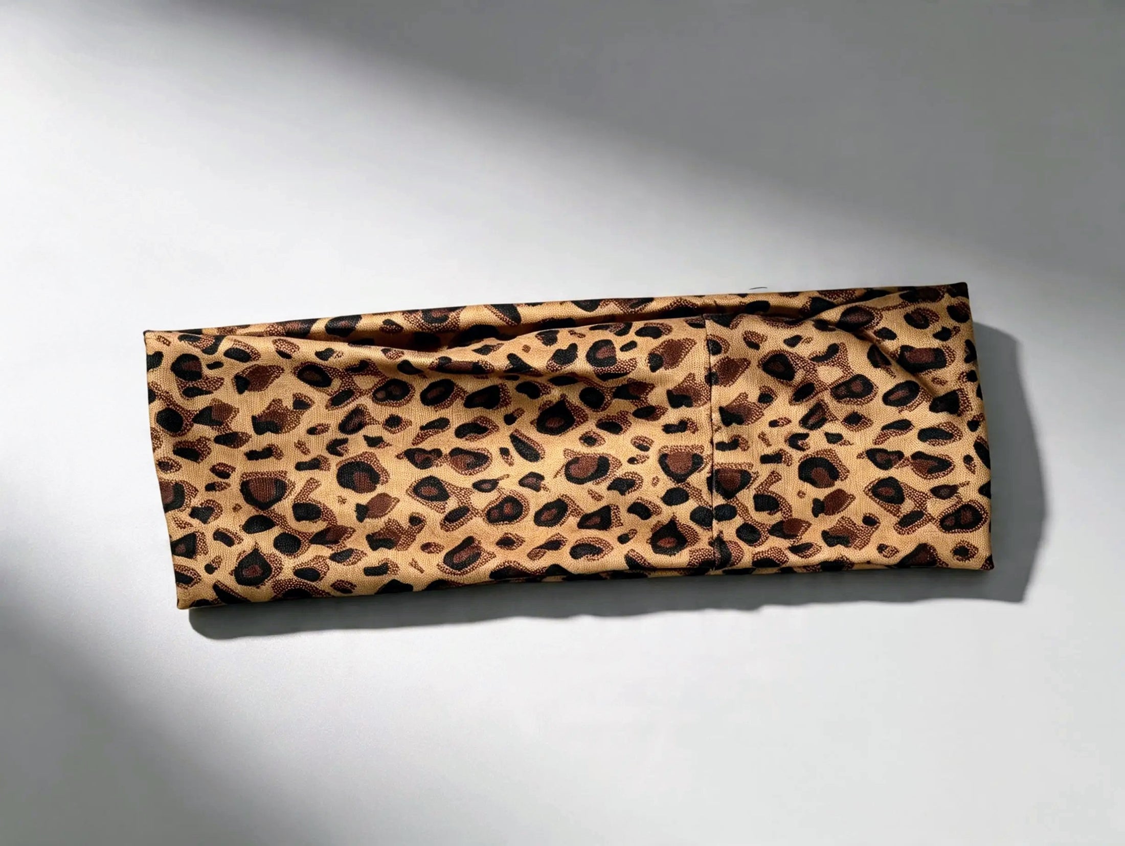 An elastic headband