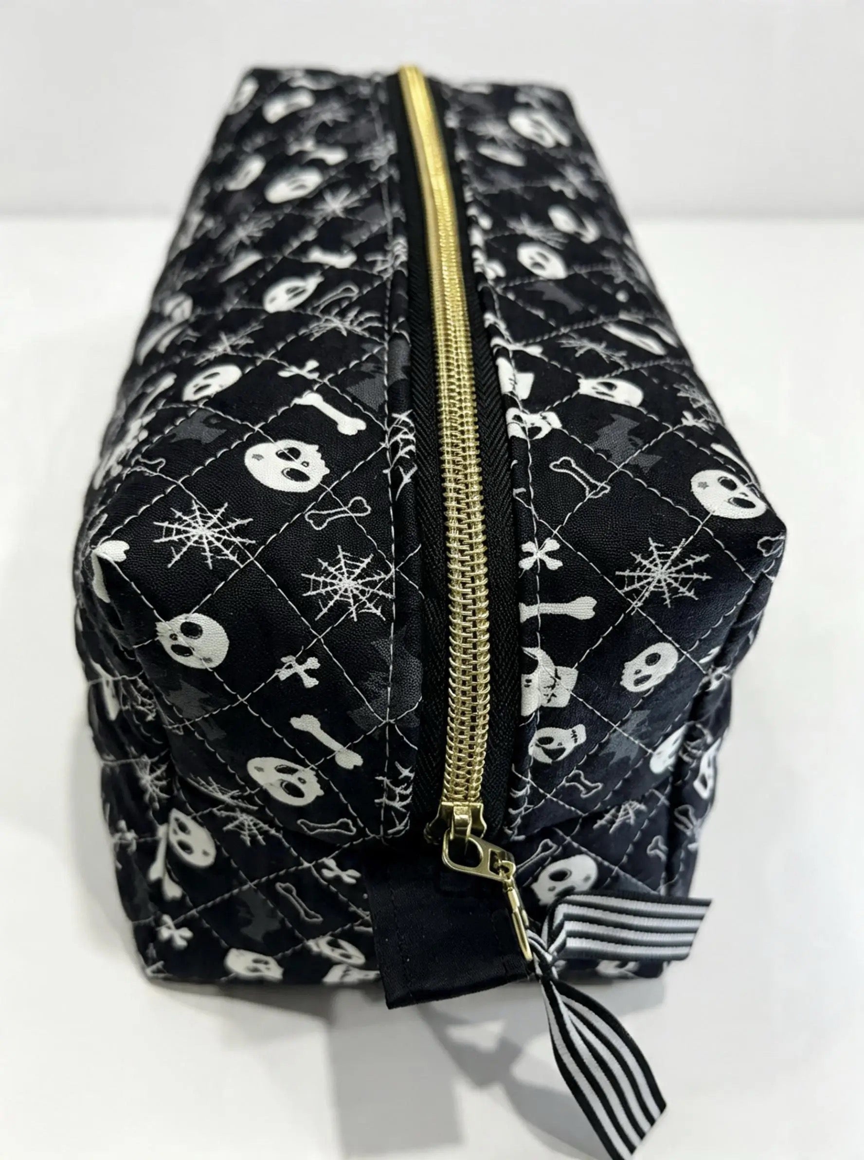 Midnight Skulls XL Quilted Carryall Bag
