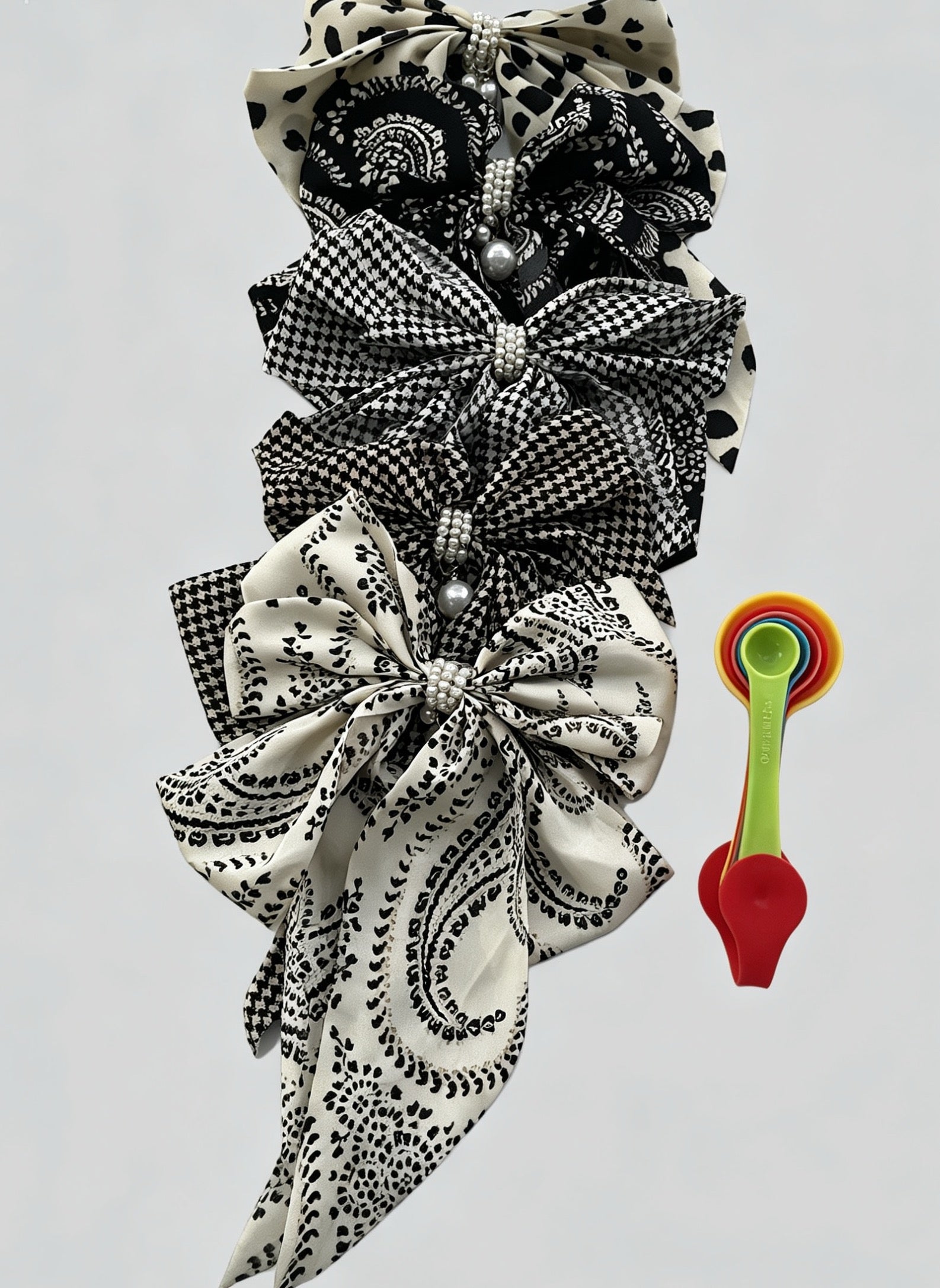 Pearl Charm Bow Hair Clip