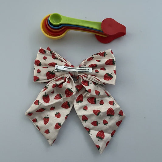 Strawberry Pearl Bow Hair Clip