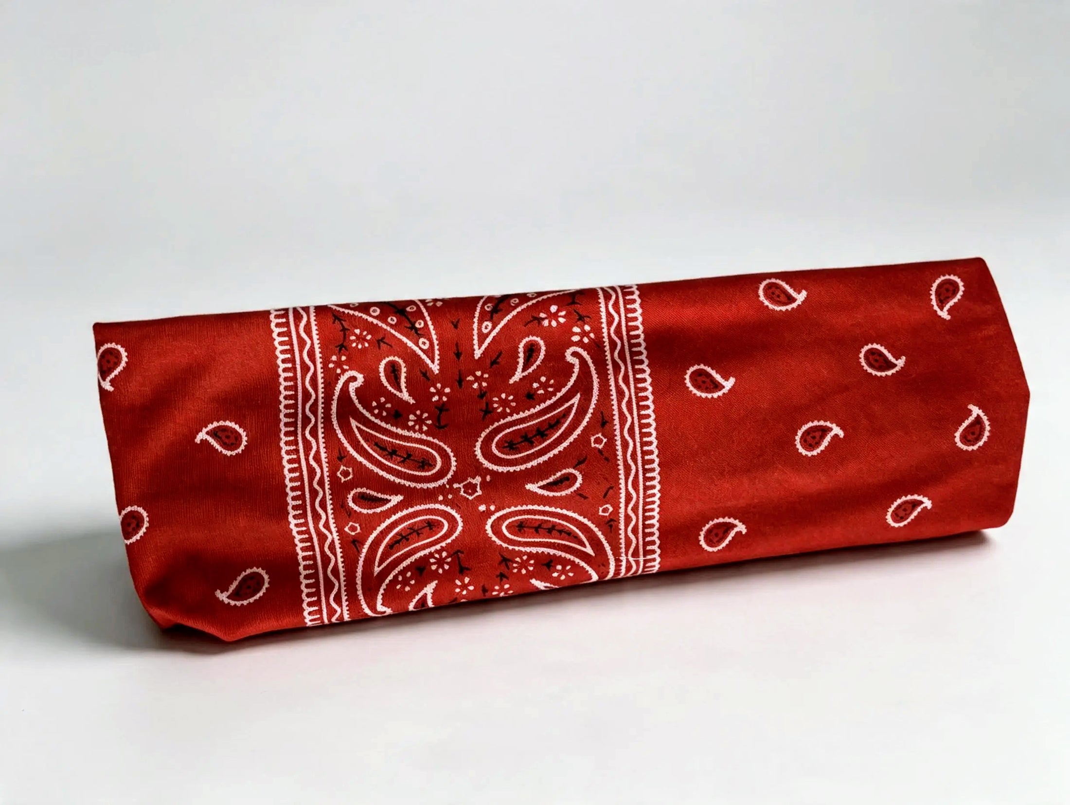 An elastic headband