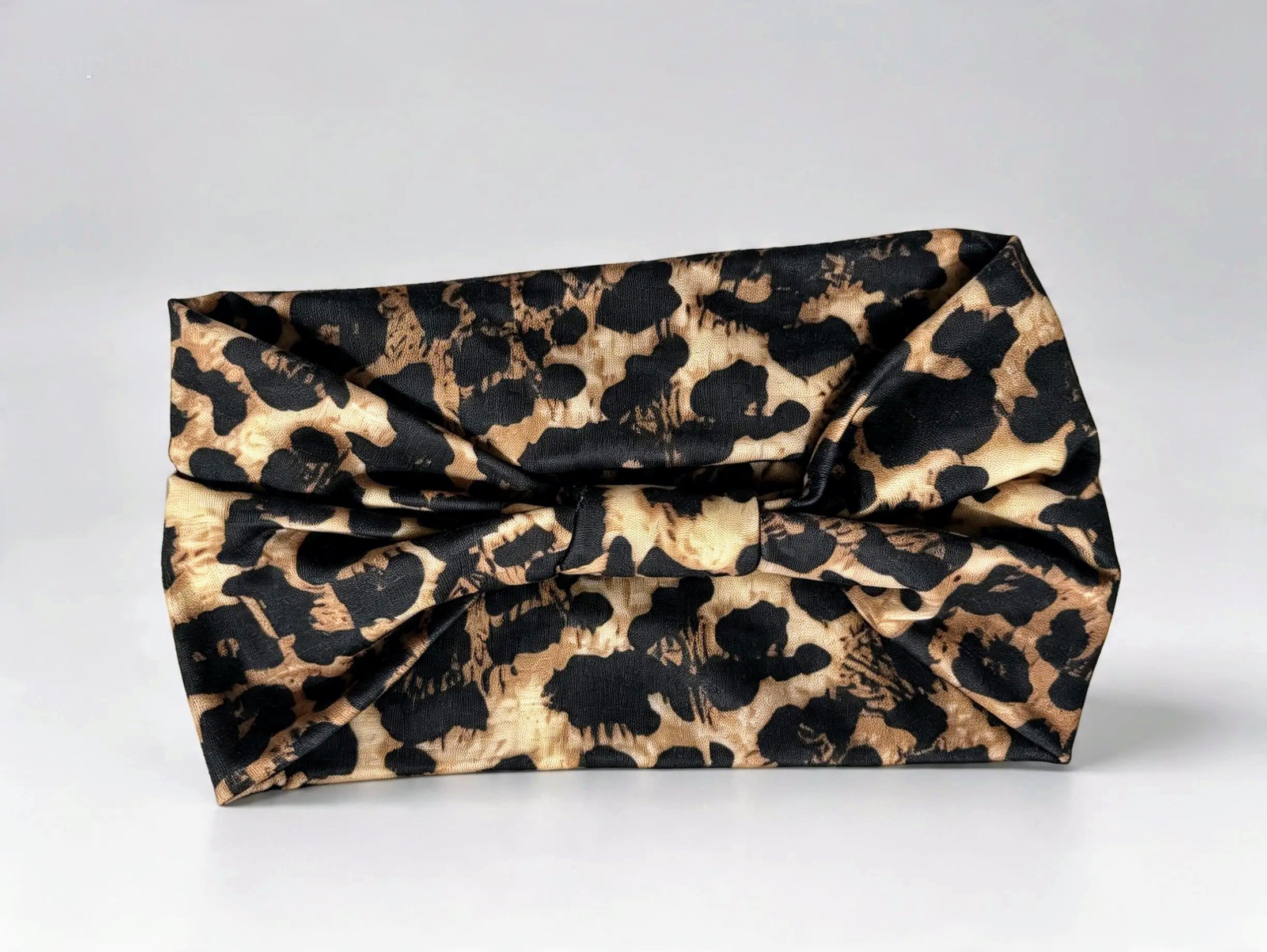 An elastic headband
