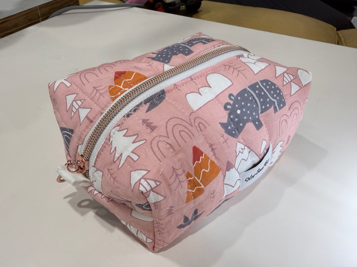 Pink Safari closed zip and quilted detail